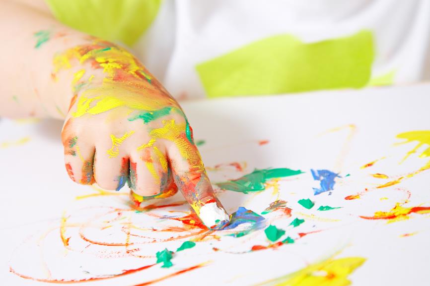 گواهینامه مربی نقاشی کودک به افرادی ارائه می شود که در دوره های آموزشی آن شرکت کرده باشند .